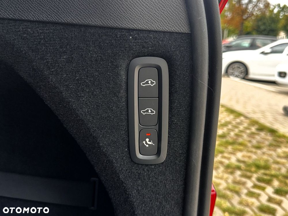 Volvo XC 90 - 9