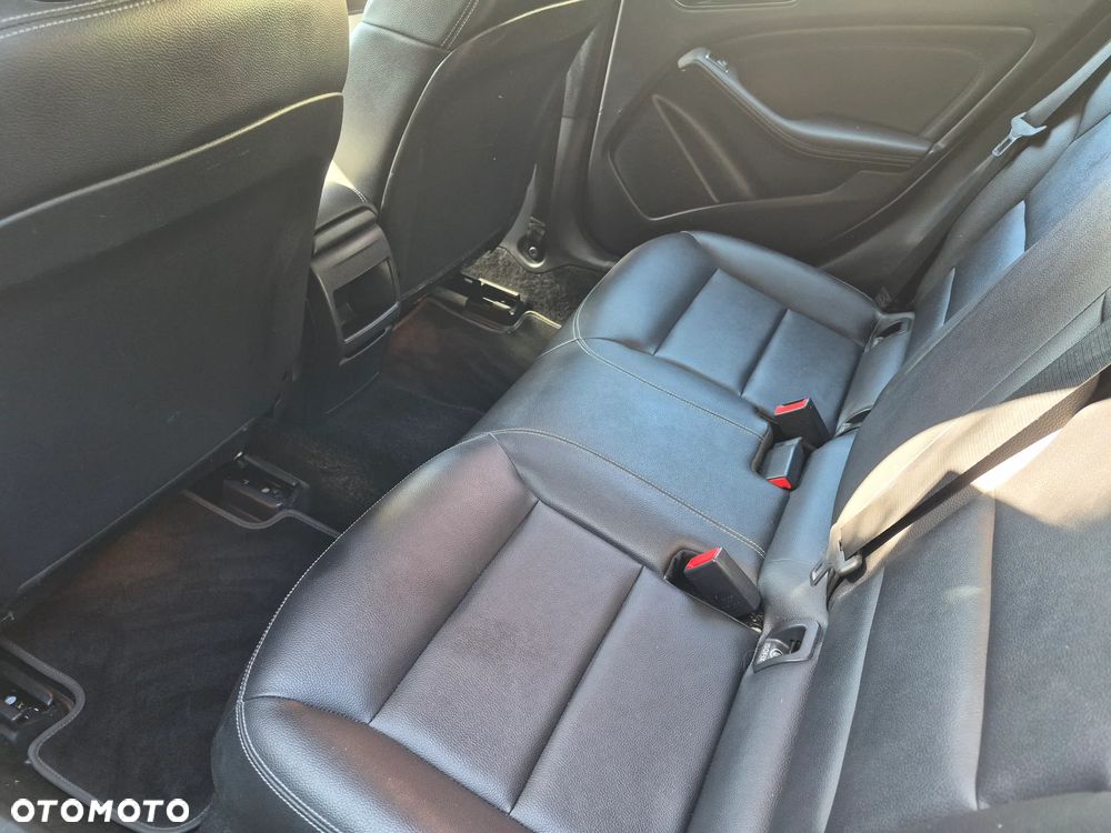 Mercedes-Benz GLA 180 Activity Edition - 28