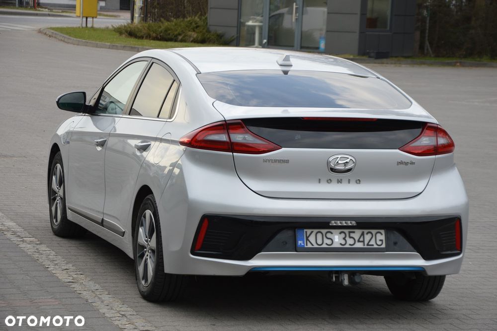 Hyundai IONIQ - 15