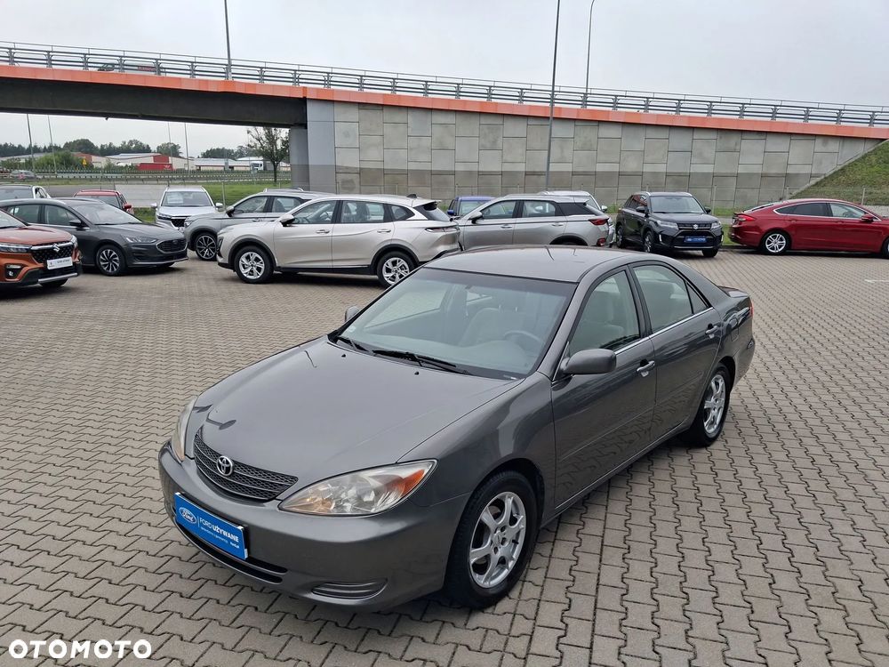Toyota Camry 2.4 XLE - 17