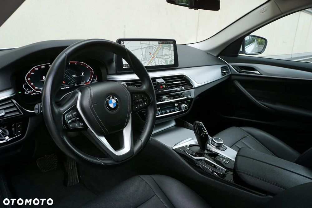 BMW Seria 5 530d Touring - 13