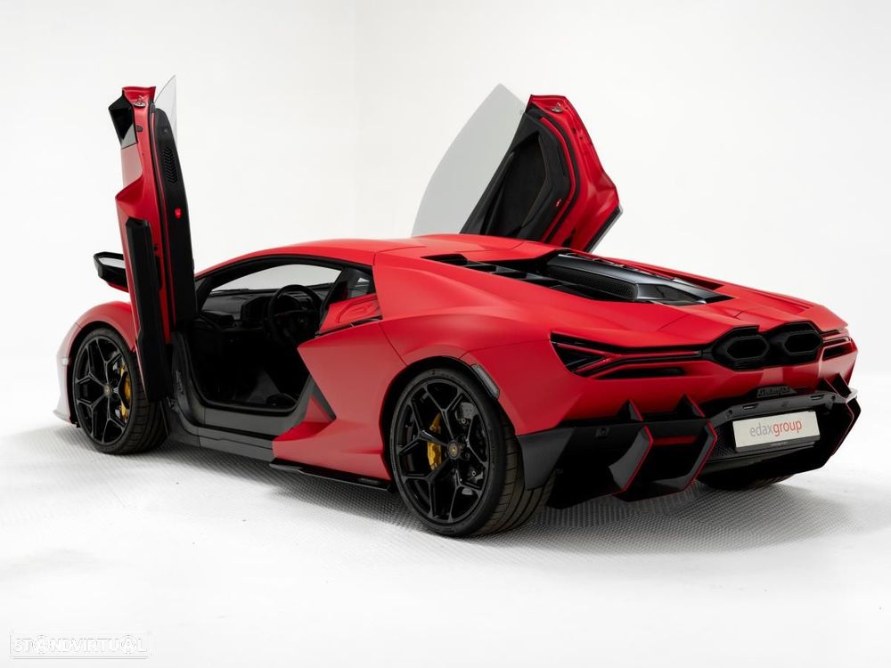 Lamborghini Revuelto - 8