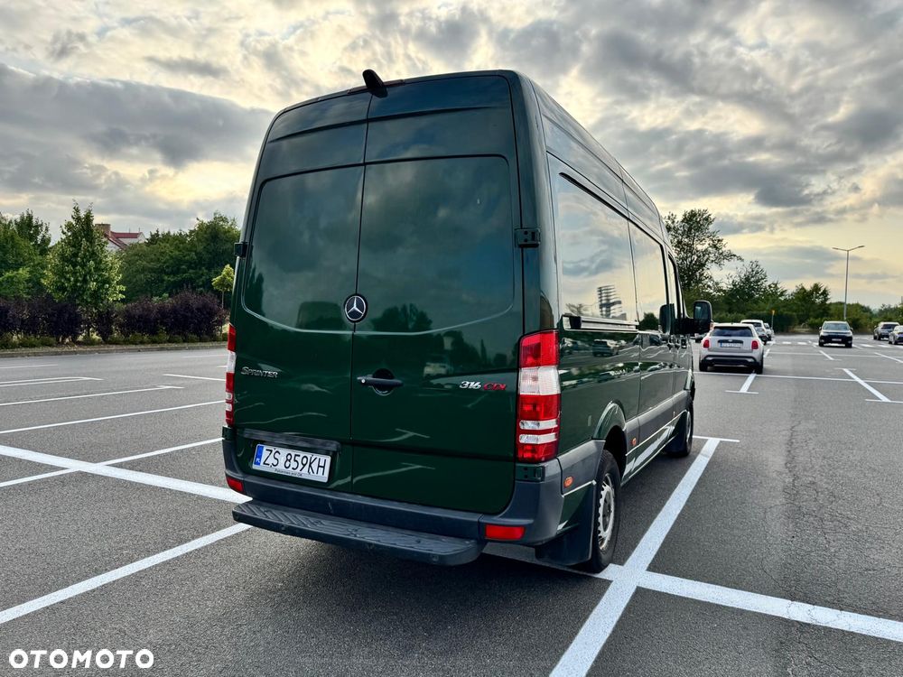 Mercedes-Benz Sprinter - 25