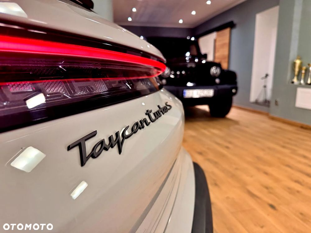 Porsche Taycan - 32