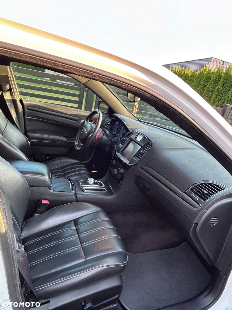 Chrysler 300s - 9