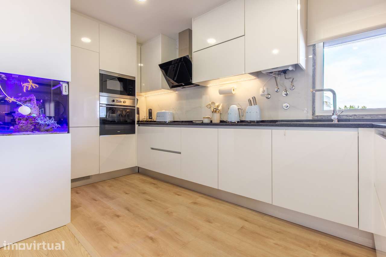 Apartamento T2 com A/C e arrecadação- Barreiro Perto da Praia e Centro - Grande imagem: 2/21