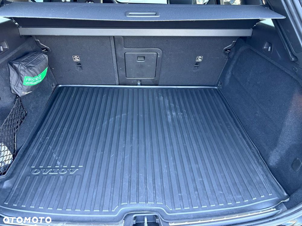 Volvo XC 60 B5 B AWD Plus Black Edition - 34