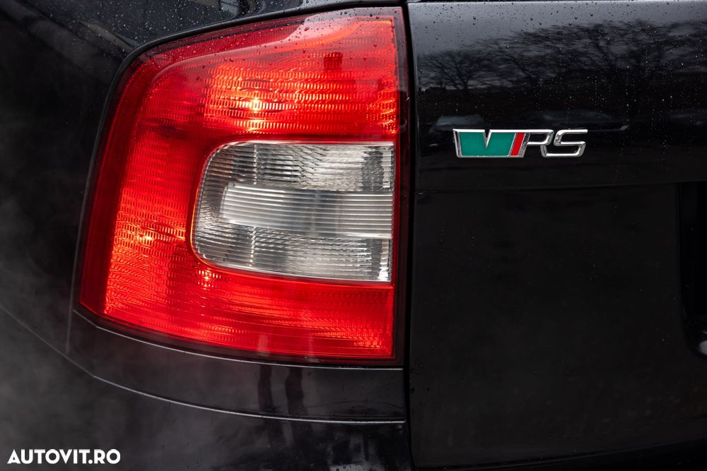 Skoda Octavia Combi 2.0 TDI DPF RS - 14