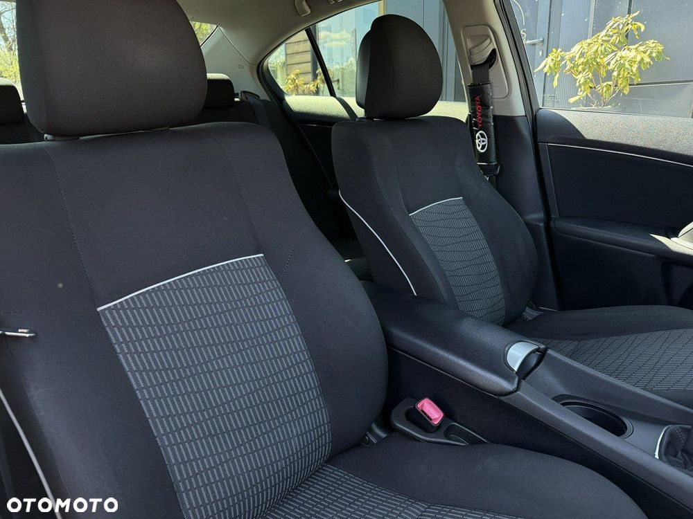 Toyota Avensis 1.8 Premium - 10