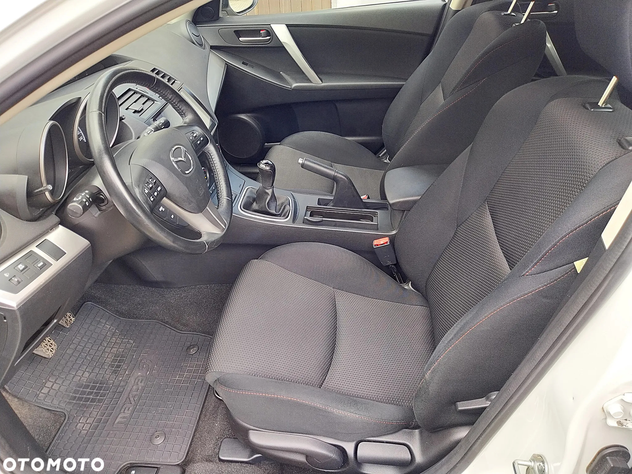 Mazda 3 1.6 Exclusive + - 5