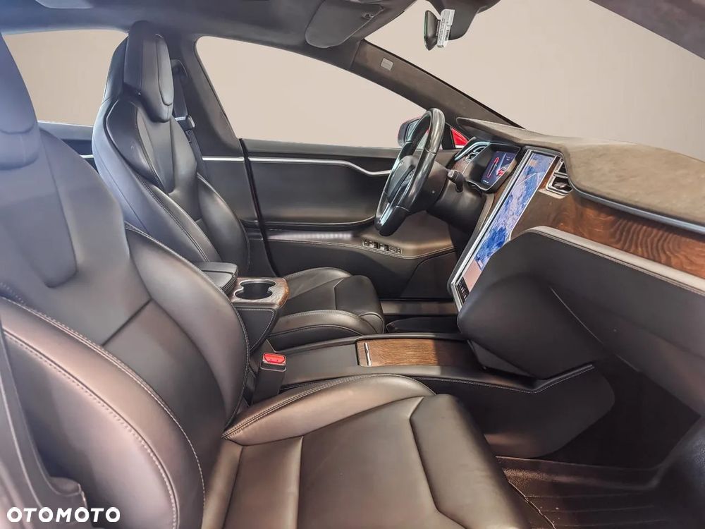 Tesla Model S - 24