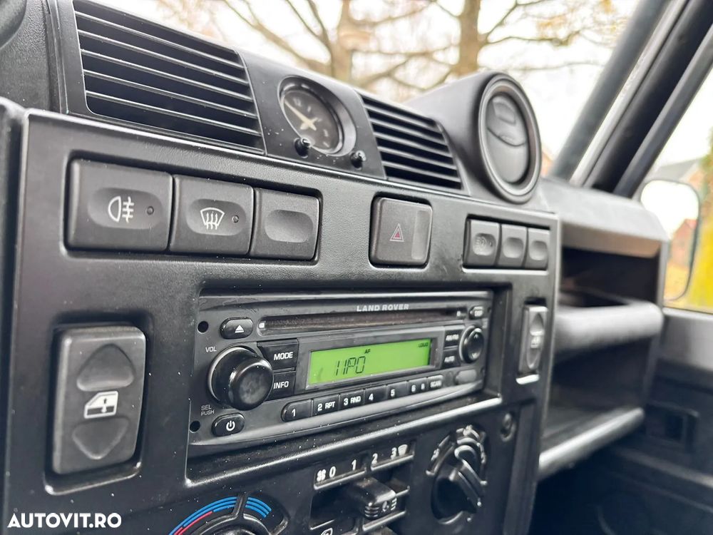 Land Rover Defender - 6