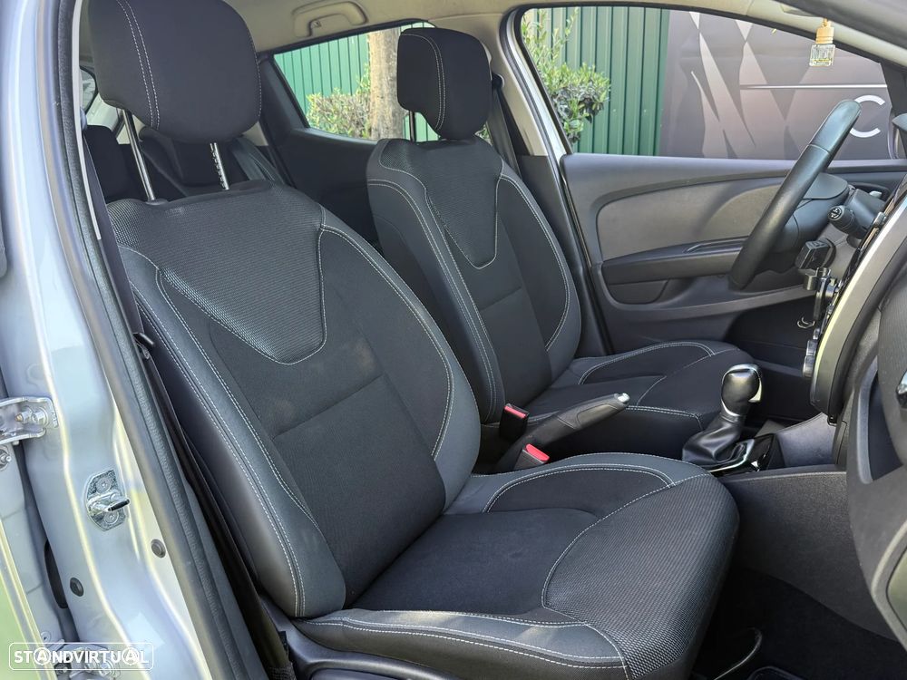 Renault Clio 1.5 dCi Limited EDC - 17