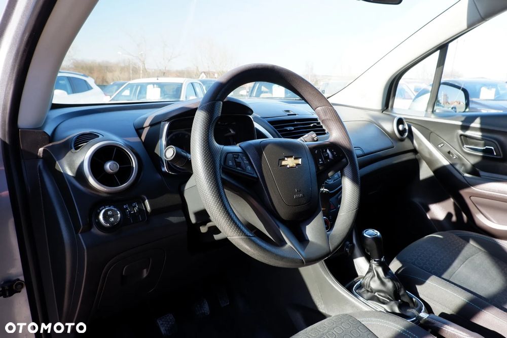 Chevrolet Trax 1.6 LS - 23