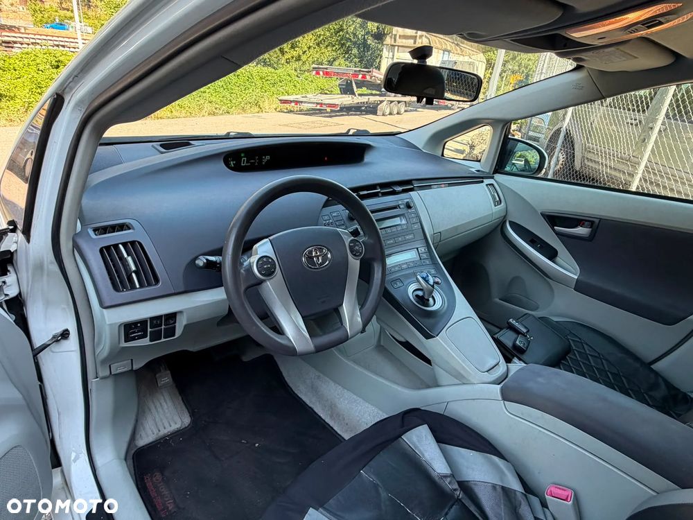 Toyota Prius 1.8 HSD Sol - 6