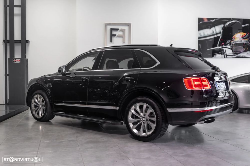Bentley Bentayga W12 Mulliner - 3