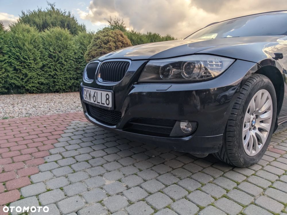 BMW Seria 3 320i Touring - 1