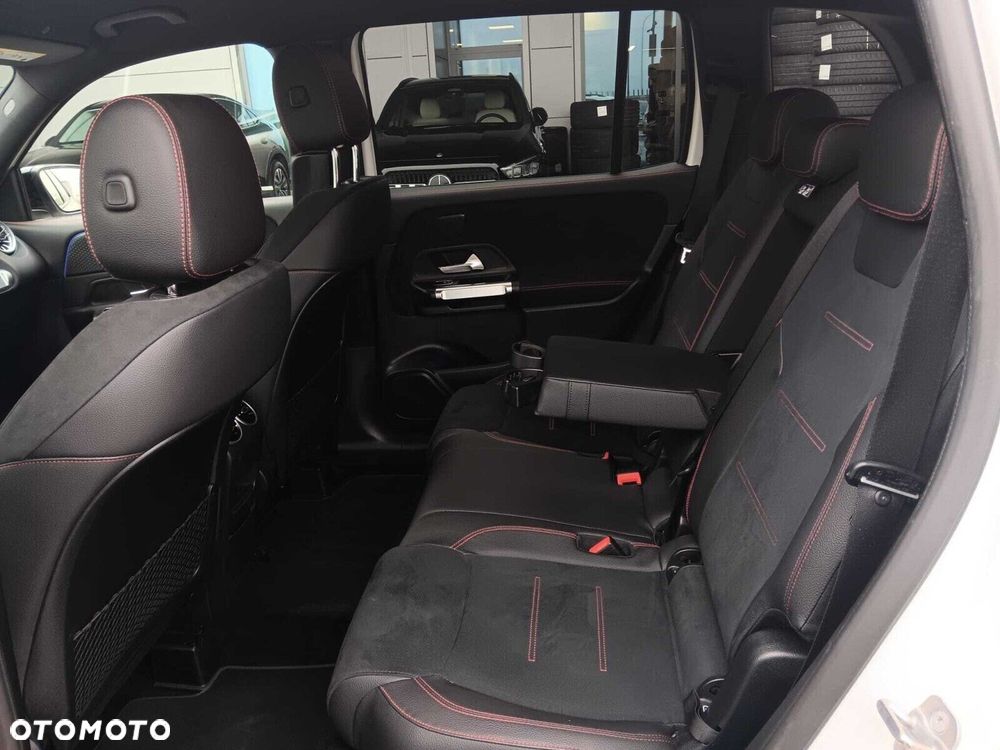 Mercedes-Benz GLB - 12