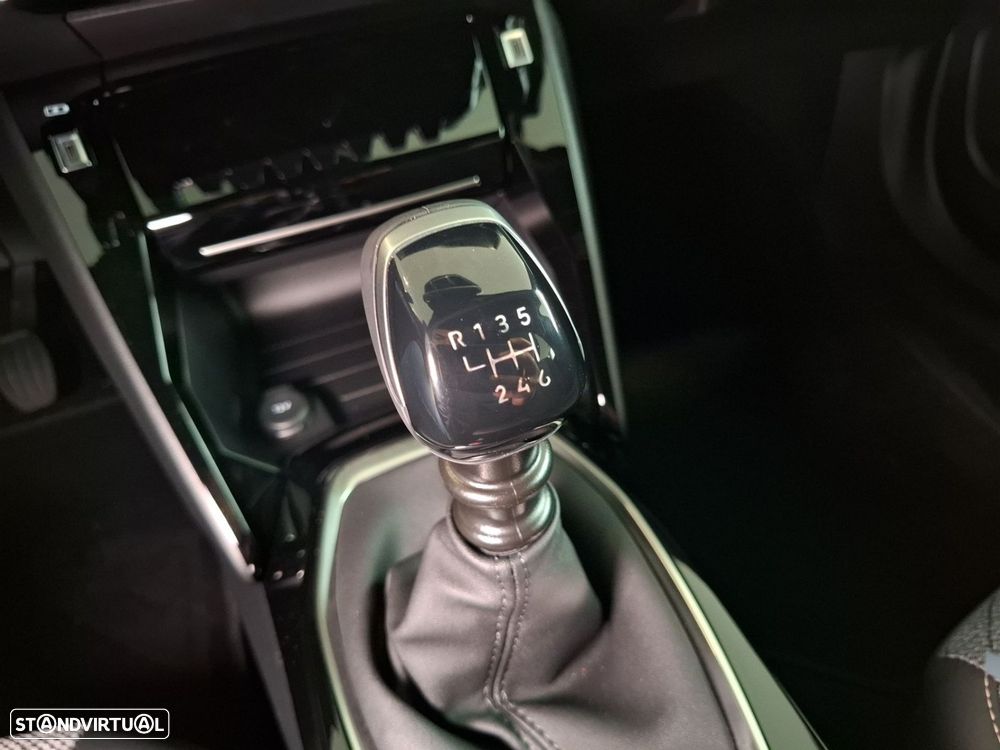 Peugeot 2008 1.2 PureTech Allure - 17