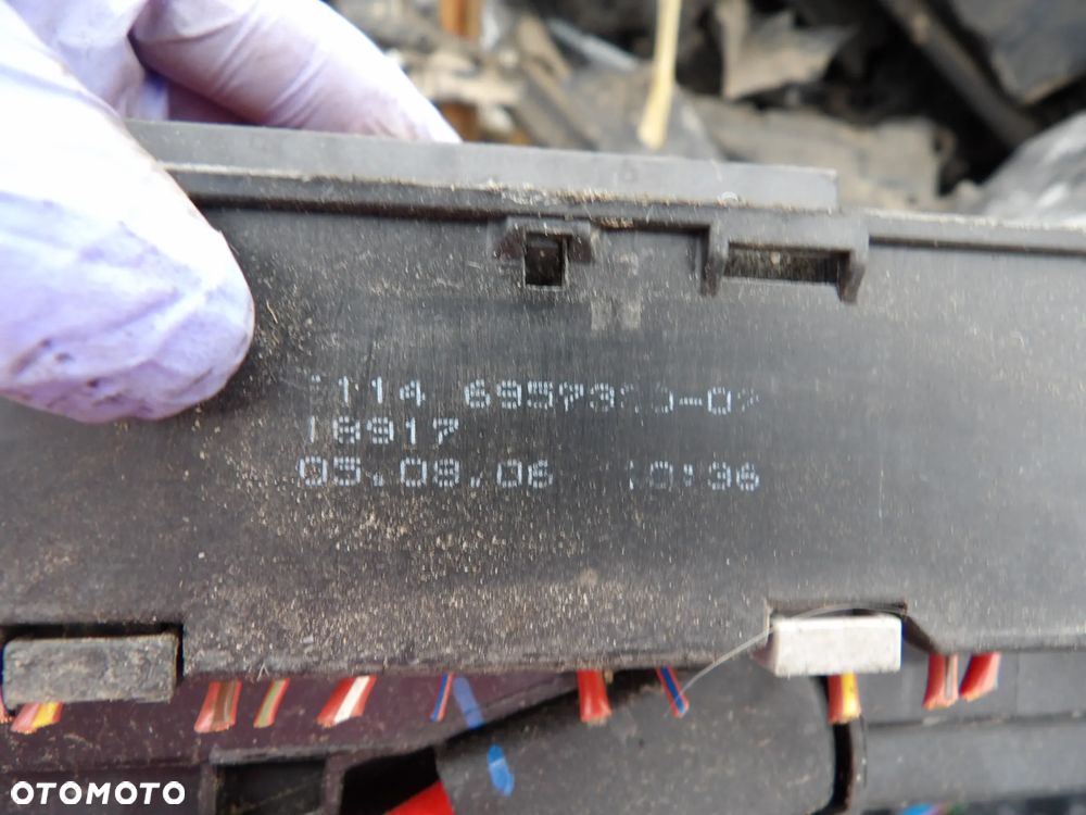 BMW - E60,E61,E63,M5 - SKRZYNKA BEZPIECZNIKOW - 6957330 - 1