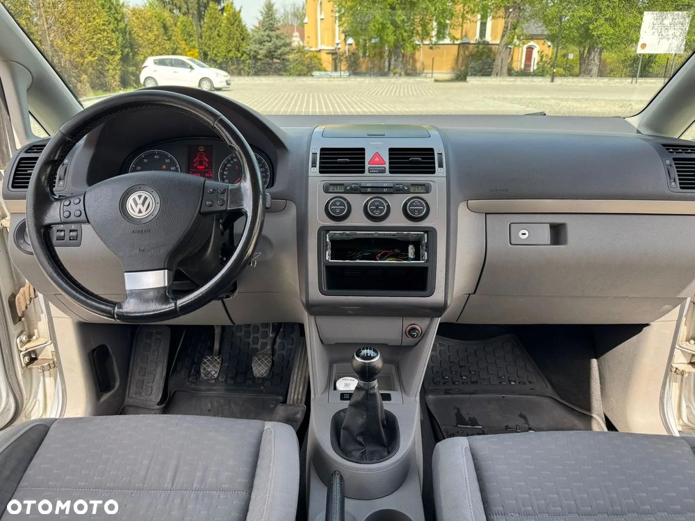 Volkswagen Touran - 19