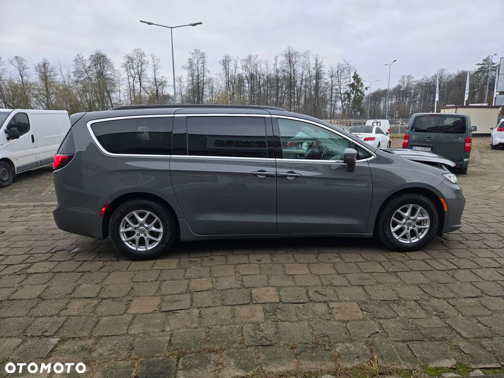 Chrysler Pacifica - 12