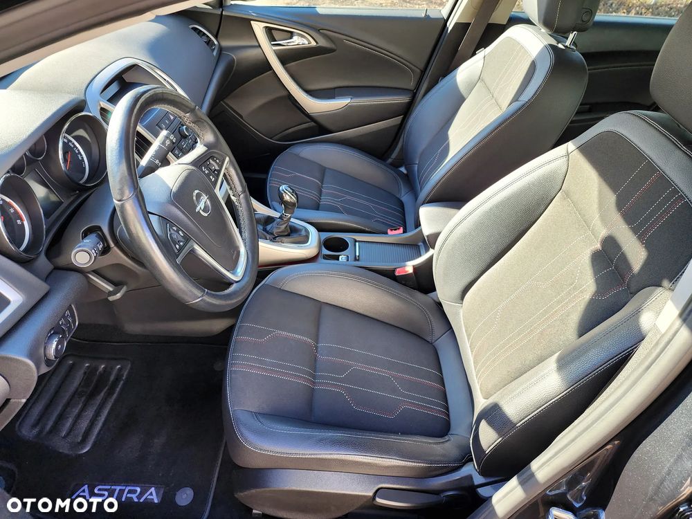 Opel Astra 1.4 Turbo 150 Jahre - 23