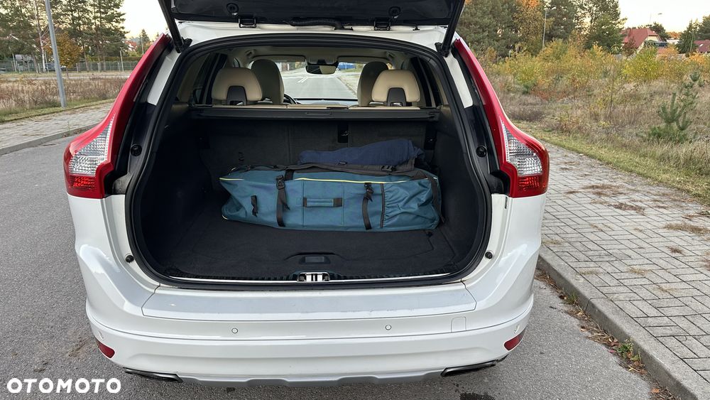 Volvo XC 60 T6 AWD Geartronic Summum - 24