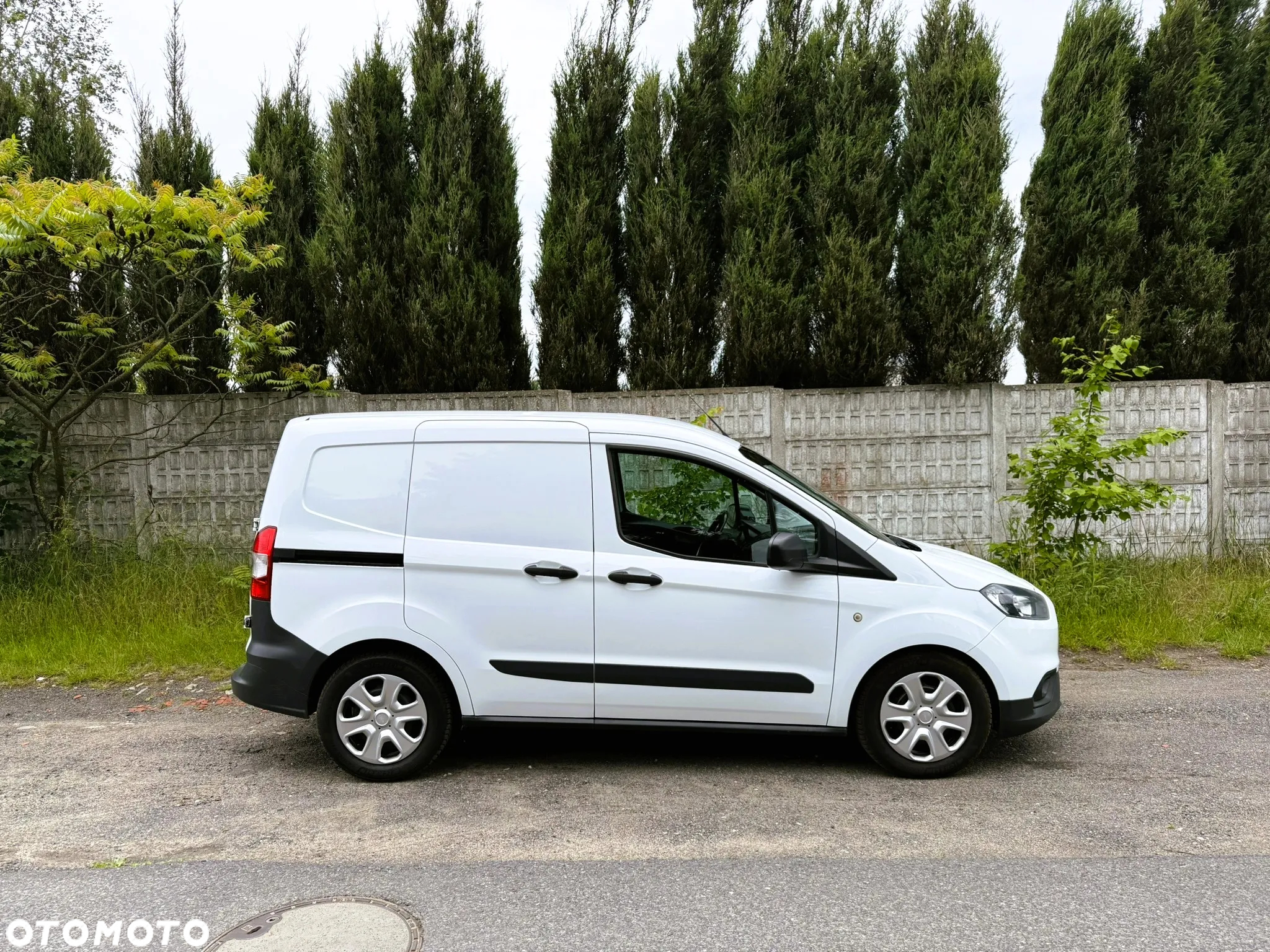 Ford Transit Courier - 14