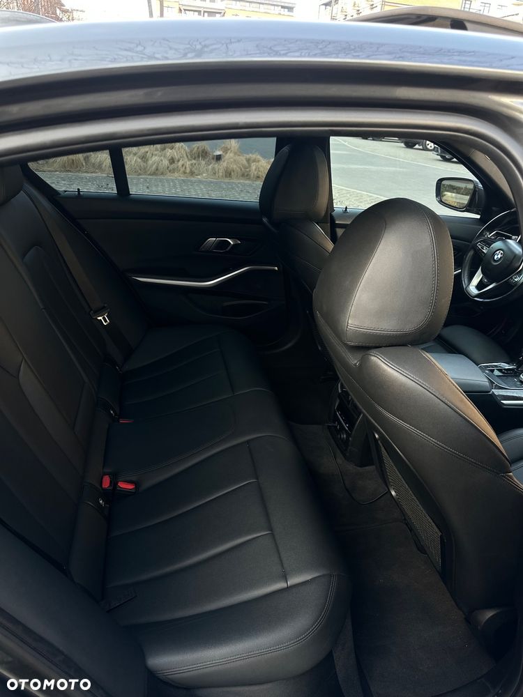 BMW Seria 3 330i xDrive - 12