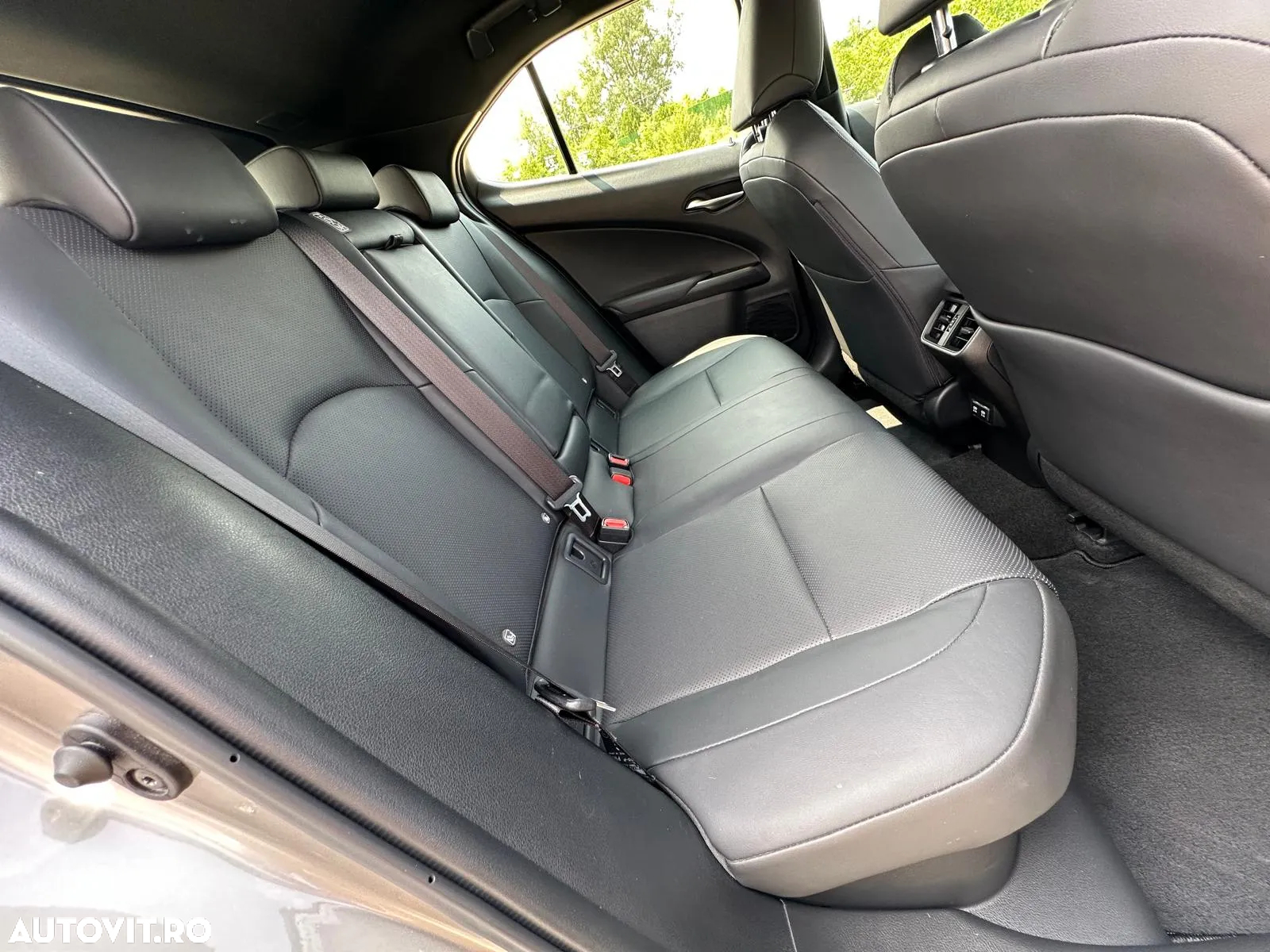 Lexus UX 250h Business Edition - 17