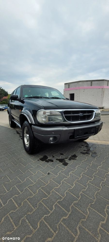 Ford Explorer - 3