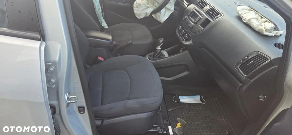 KIA RIO III sedan fotel kanapa tył - 2