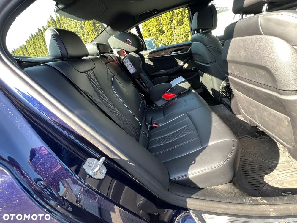 BMW Seria 5 M550i xDrive - 16