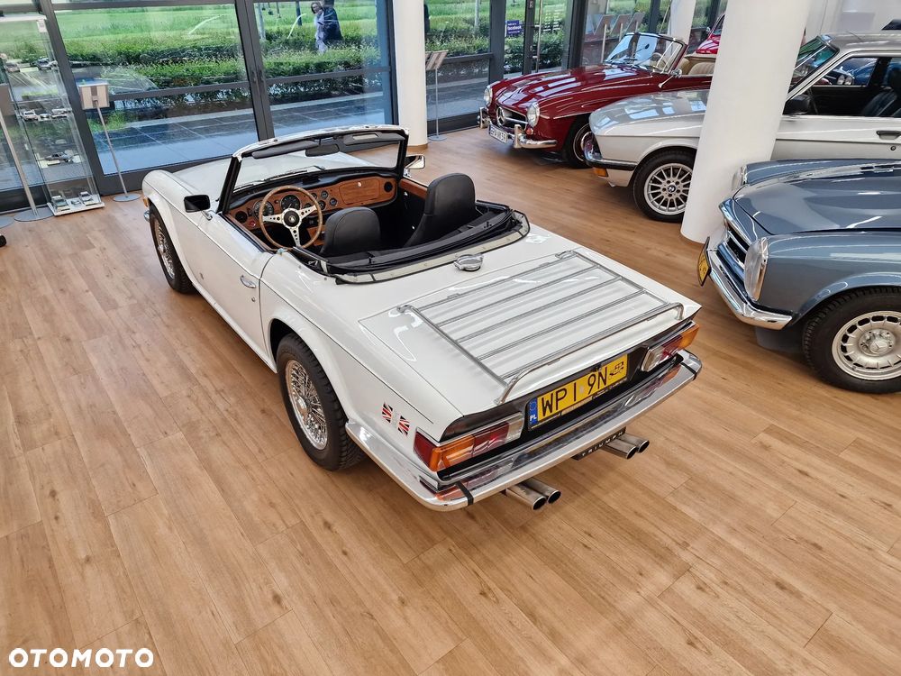 Triumph TR6 - 12