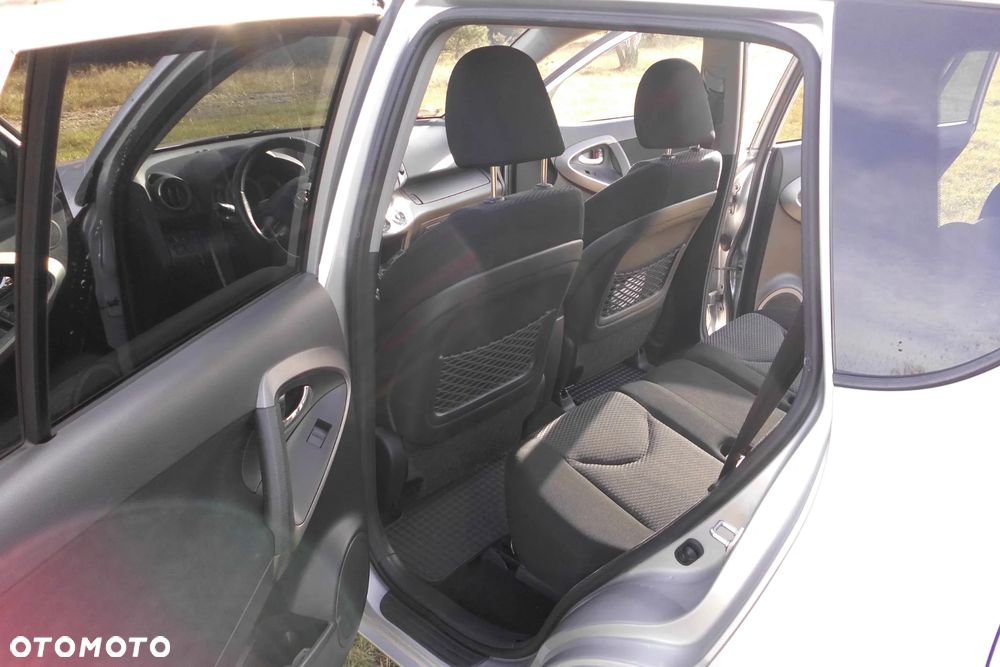 Toyota RAV4 - 11