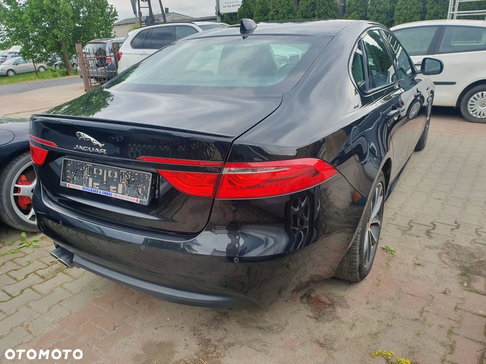 Jaguar XF 20d R-Sport - 9
