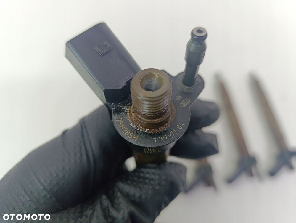 BMW E60 E90 WTRYSKIWACZE 2.0D N47 7797877 KOMPLET - 2