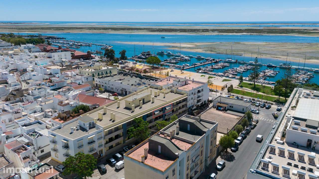 Apartamento T2 junto aos Mercados de Olhão, com elevador, garagem e ar - Grande imagem: 2/22