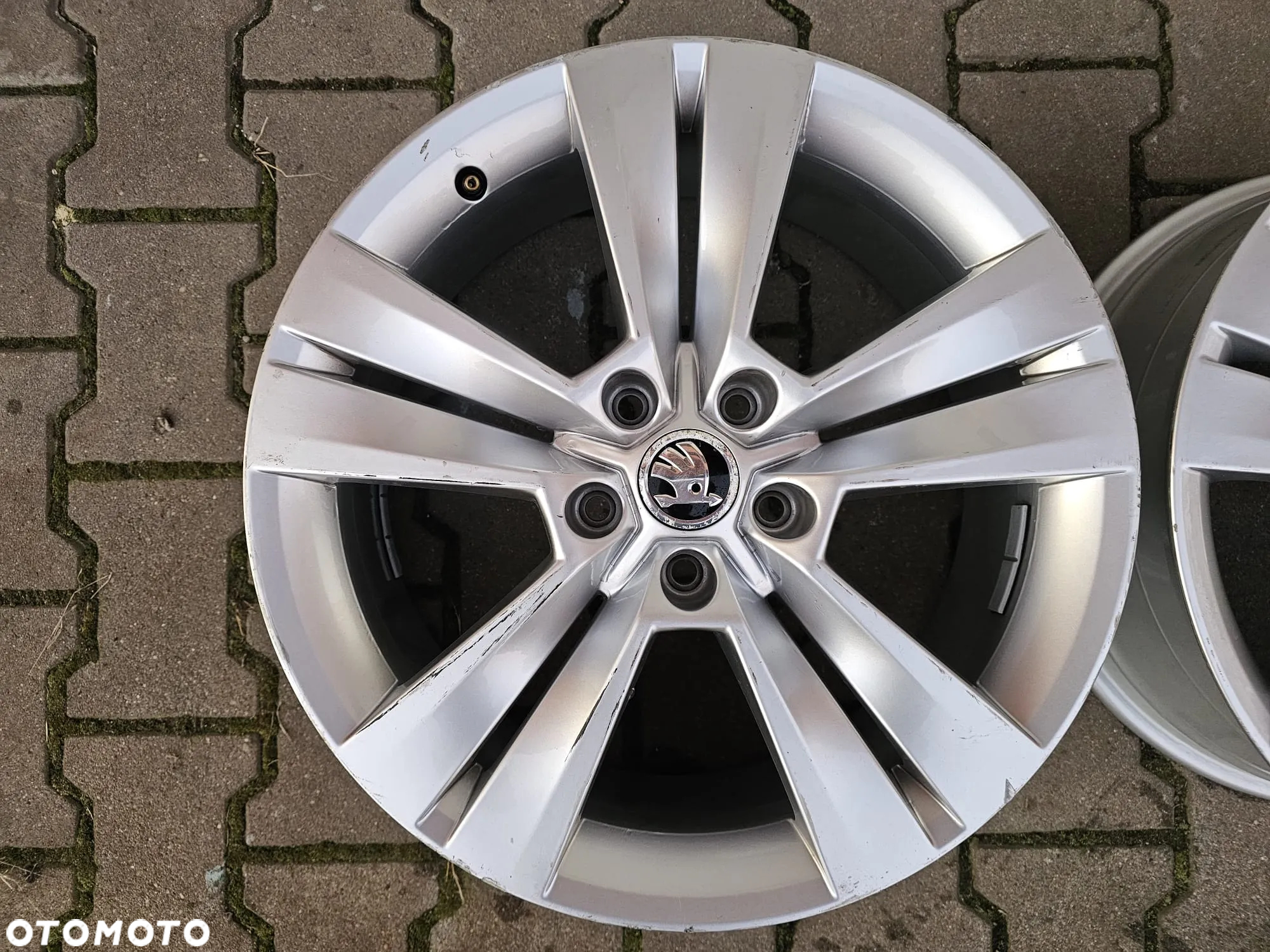 (F101) Skoda OE Karoq / 57A601025E / 7x18 ET45 5x112 - 2
