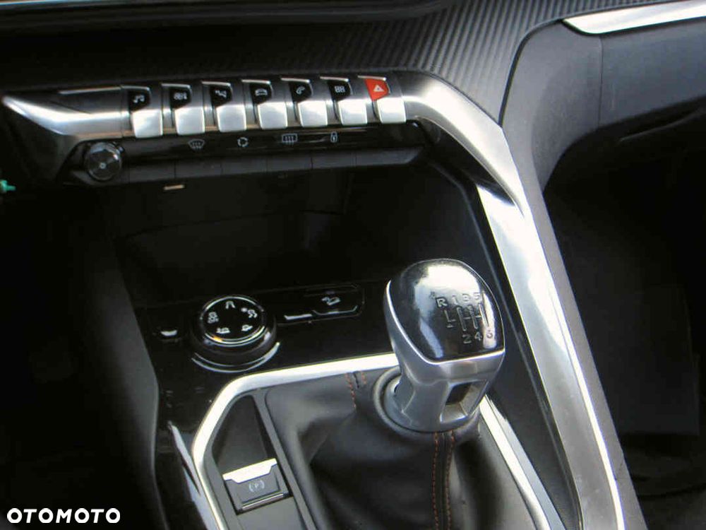 Peugeot 3008 1.5 BlueHDi Active S&S - 12