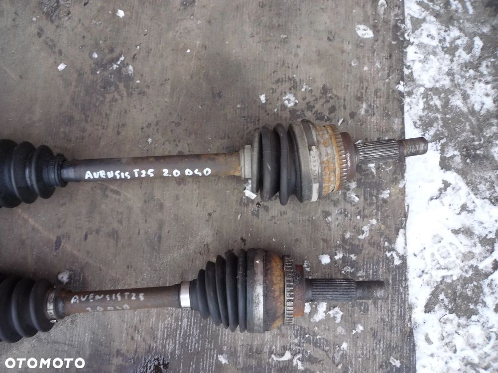 TOYOTA AVENSIS T25 2.0 D4D PÓŁOŚ LEWA LUB PRAWA - 2