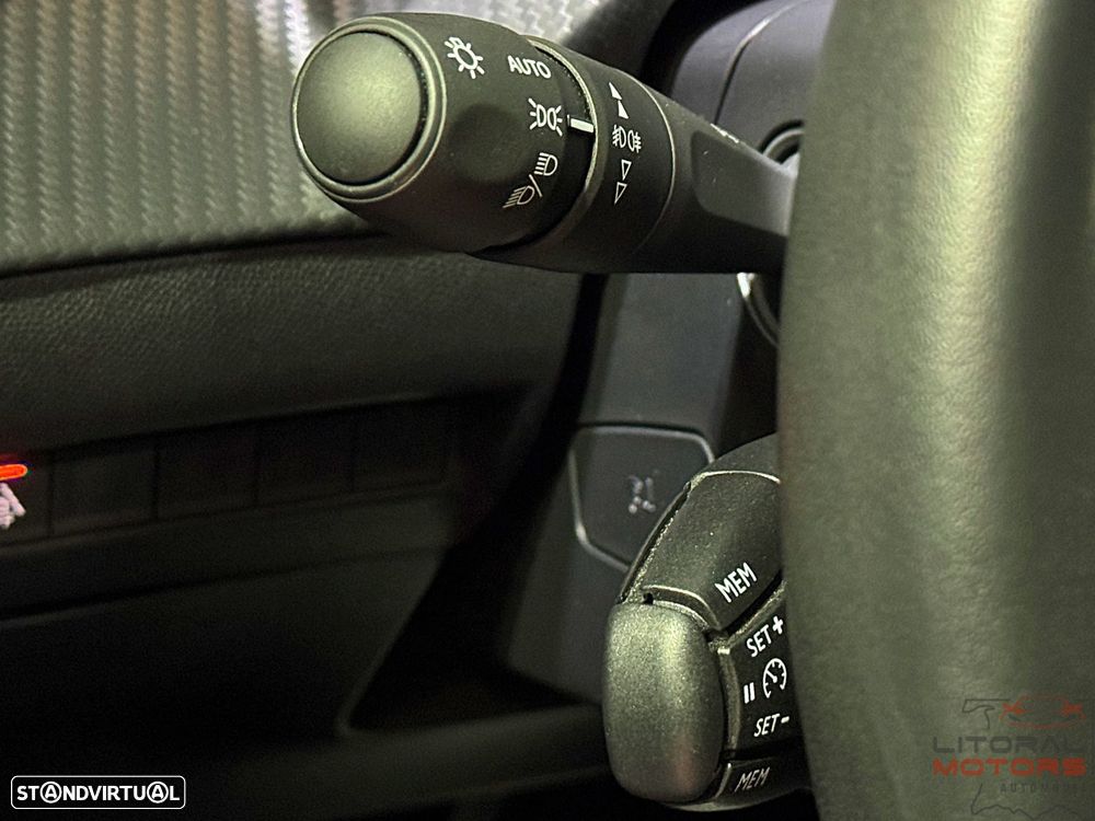 Peugeot 2008 1.2 PureTech Allure Pack EAT8 - 23