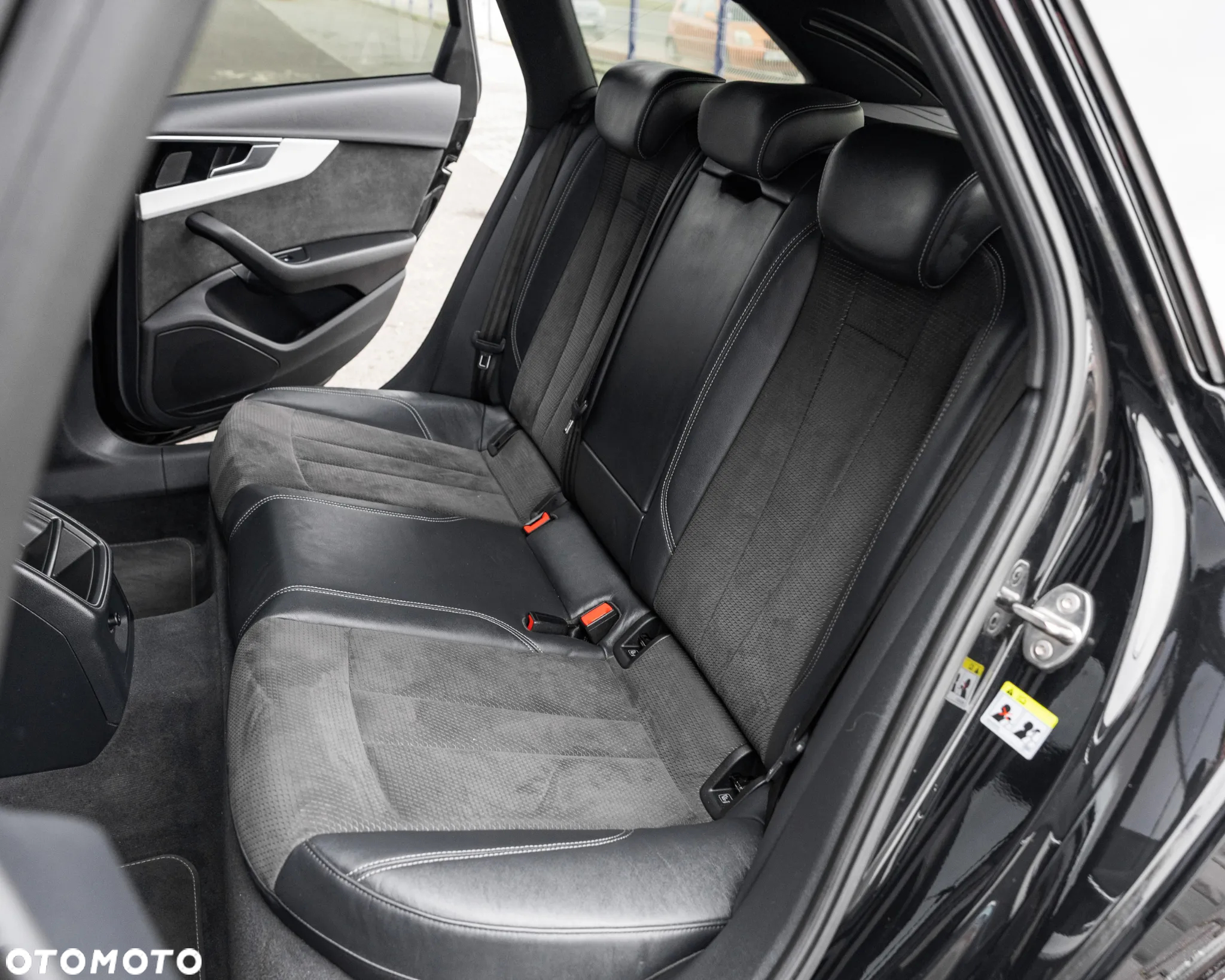 Audi A4 Avant 35 TDI S tronic S line - 39