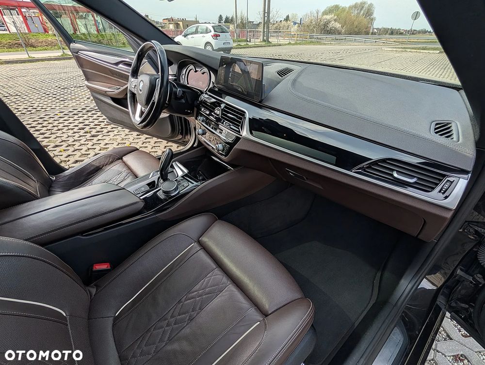 BMW Seria 5 530i Luxury Line - 31