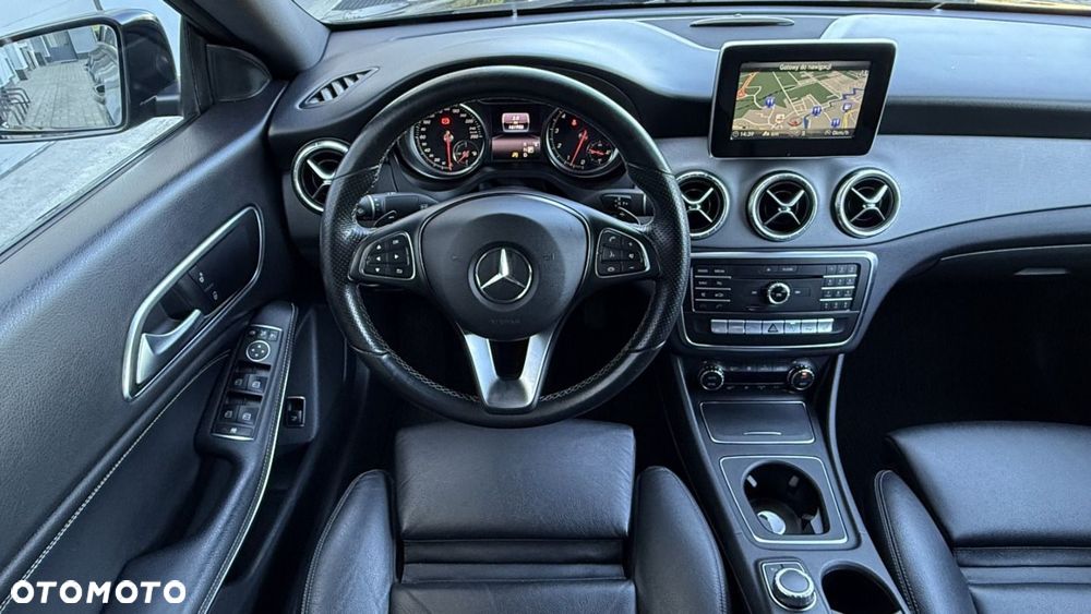 Mercedes-Benz CLA 200 7G-DCT Urban - 20