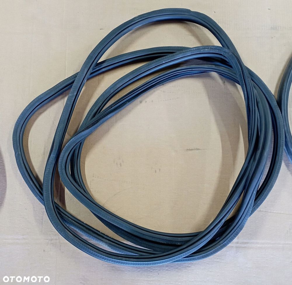 PORSCHE MACAN 95B USZCZELKA DRZWI LEWA PRAWA PRZÓD - 1