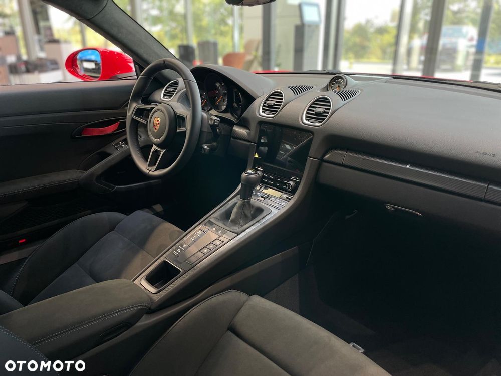 Porsche 718 Cayman GT4 RS - 10