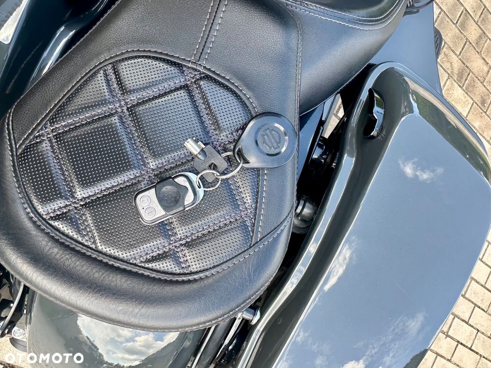 Harley-Davidson Touring Street Glide - 14
