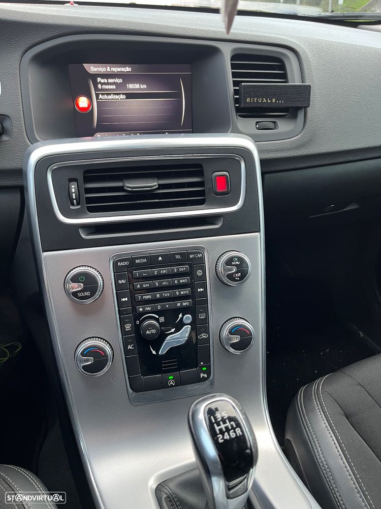 Volvo V60 2.0 D3 Momentum - 7